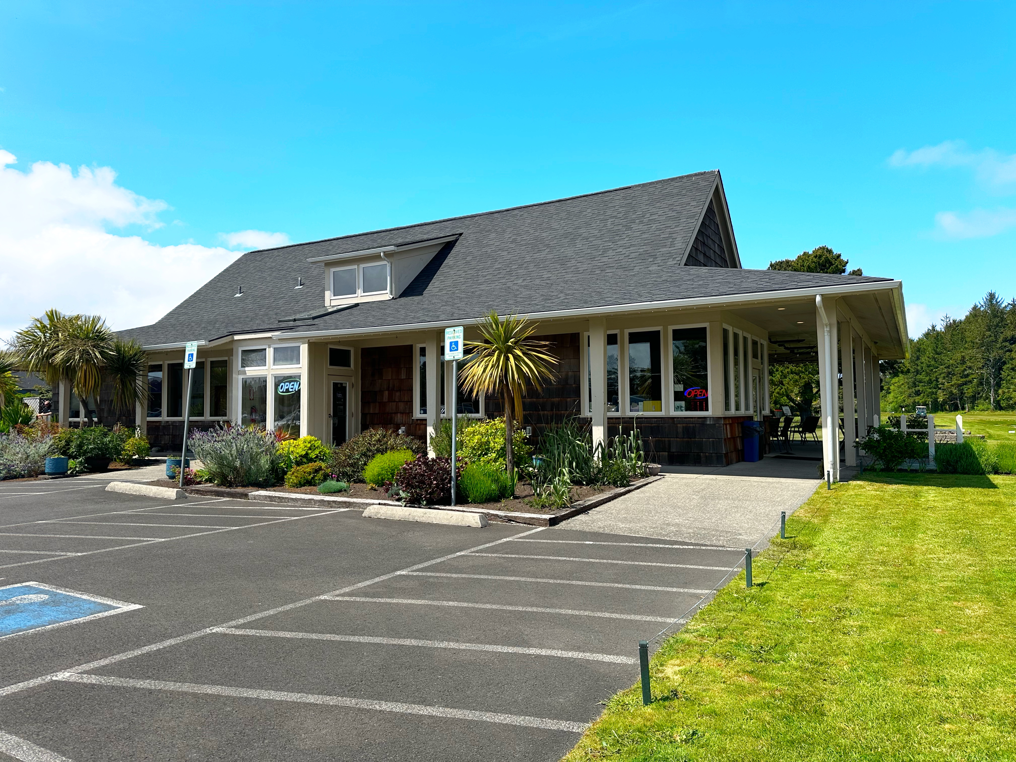 A beautiful day on the Long Beach Peninsula. PGC is a unique golfing experience, one that people from across the country come to visit. With tree-lined greens, amazing scenery, and a friendly team thats eager to make your experince truly remarkable.